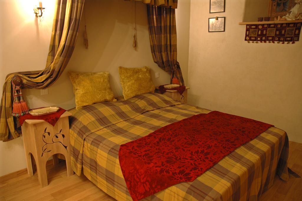 Manoir De La Branche Bed & Breakfast Maen Roch Екстериор снимка